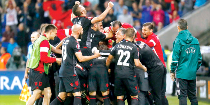  فرحة المنتخب الألباني الهستيرية بالانتصار التاريخي