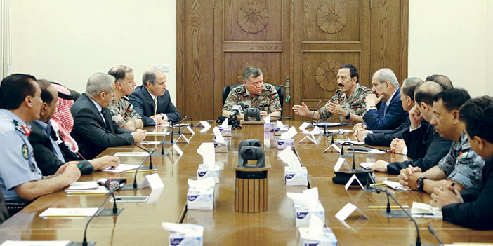   ملك الأردن خلال اجتماعه مع القيادة العامة للقوات المسلحة