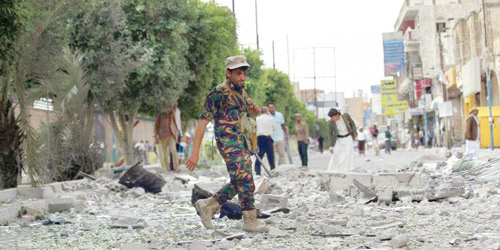  آثار اشتباكات الجيش اليمني والانقلابيين في تعز