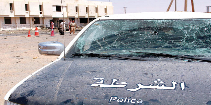   الضرر الذي لحق بسيارة الشرطة الليبية إثر تفجير مفخخة  في سرت