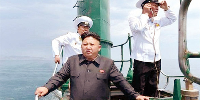  رئيس كوريا الشمالية خلال إحدى التجارب الصاروخية