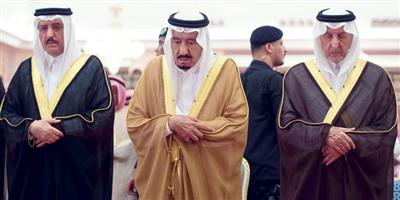 خادم الحرمين يؤدي صلاة الميت على الأميرة حصة بنت سعود بن عبدالعزيز 