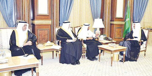   الأمير فيصل يستقبل رئيس وأعضاء جمعية ثانوية طيبة