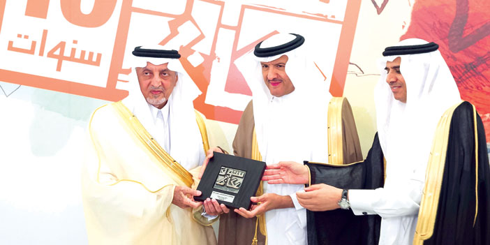  الأميران خالد الفيصل وسلطان بن سلمان أثناء اجتماع اللجنة الإشرافية لسوق عكاظ