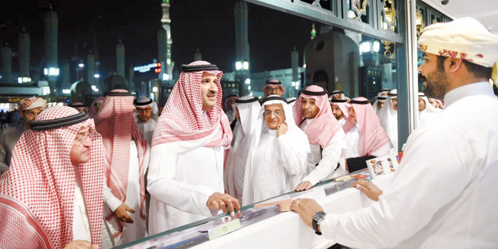   الأمير فيصل يكرِّم المشاركين