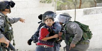 الاحتلال يعتقل 17 فلسطينيا بينهم طفلان وصحفي 