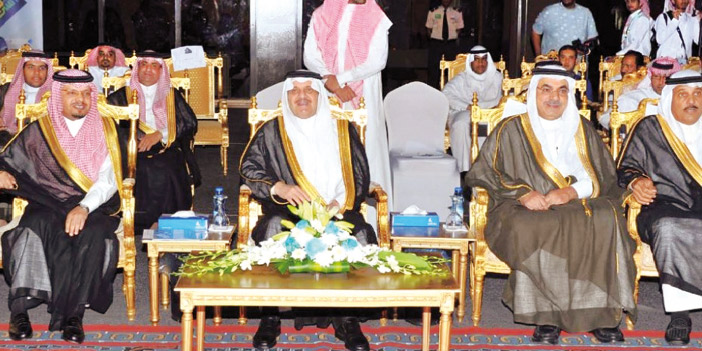  الأمير سعود بن نايف أثناء افتتاح الفعاليات