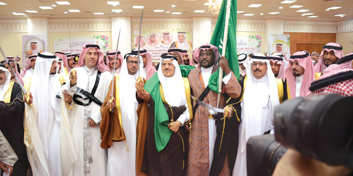   الأمير مشعل خلال مشاركته في العرضة السعودية