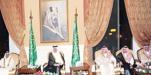   الأمير فهد بن سلطان يستقبل المحافظين ورؤساء المراكز