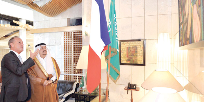  الأمير فيصل بن بندر خلال حضوره حفل السفارة الفرنسية