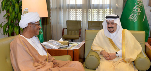 أمير منطقة الرياض يودع سفير السودان لدى المملكة 