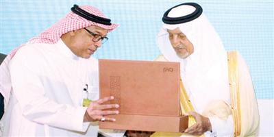 أمير منطقة مكة المكرمة يكرم «زين السعودية» لدعمها حملة «الحج عبادة وسلوك حضاري» 