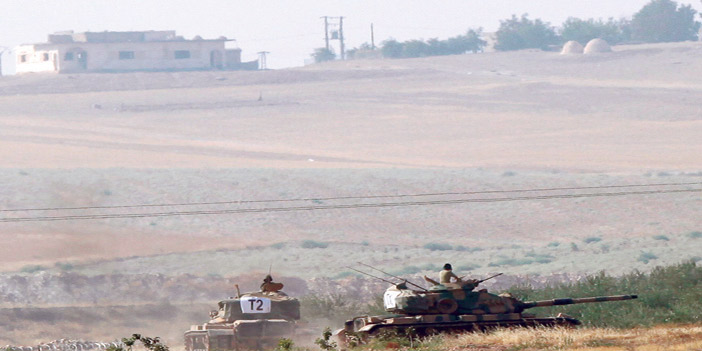  دبابات تابعة للجيش التركي على الحدود التركية - السورية