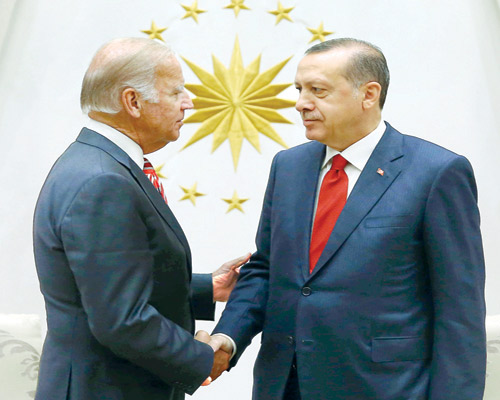  نائب الرئيس الأمريكي بايدن خلال لقائه مع أردوغان في أنقرة أمس