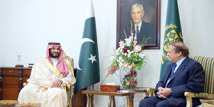  ولي ولي العهد خلال اجتماعه مع رئيس الوزراء الباكستاني