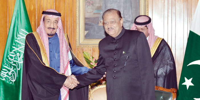  خادم الحرمين في زيارة سابقة لإسلام أباد مع الرئيس الباكستاني