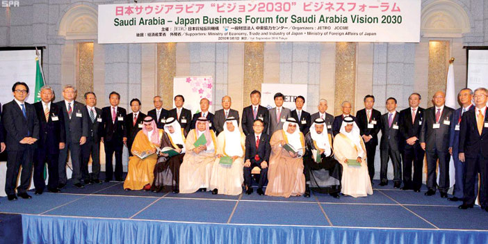   لقطة جماعية للوزراء مع ممثلي قطاع الأعمال الياباني