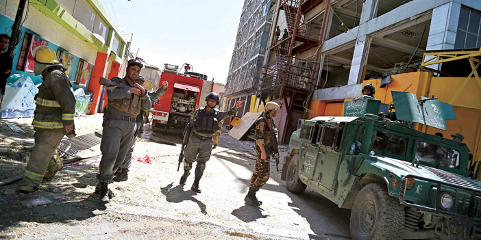   القوات الأفغانية تباشر موقع الهجوم بعد سلسلة انفجارات ضربت كابول