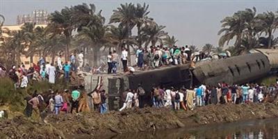 مصرع وإصابة 23 شخصاً في انقلاب قطار بمصر 