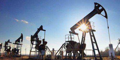 النفط يرتفع بفعل تراجع المخزونات الأمريكية 
