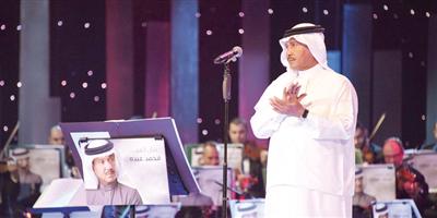 فنان العرب لجمهوره في دبي: نتقابل في الوطن 