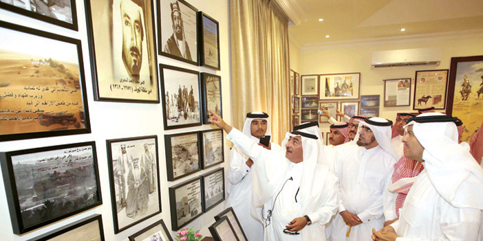  الأمير سلطان بن سلمان في زيارته لمتحف السديري
