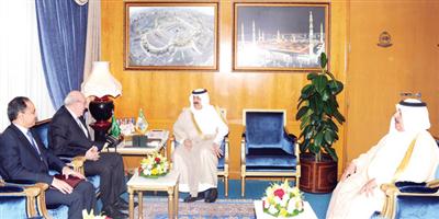 الأمير متعب بن عبد الله يستقبل السفير المصري 