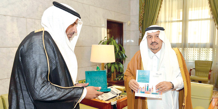 الأمير فيصل بن بندر يستقبل مدير عام التعليم بالرياض 