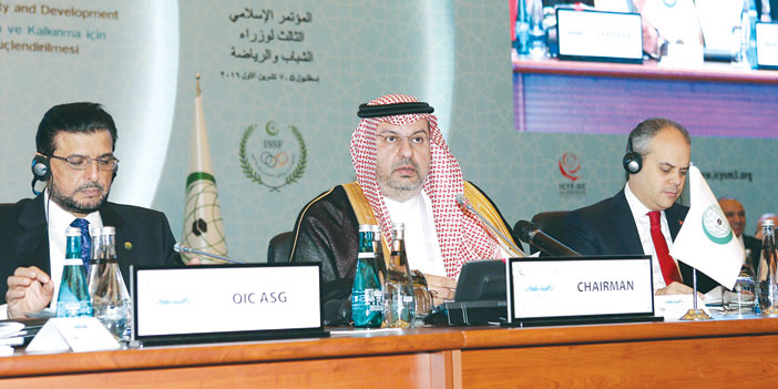   الأمير عبدالله بن مساعد خلال الاجتماع