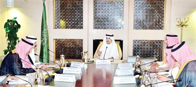 الأمير فيصل بن بندر ناقش دور الهيئة العليا لتطوير مدينة الرياض في البناء المجتمعي واحتضان الأفكار 