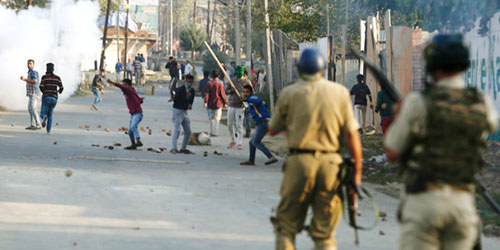 اشتباكات بين القوات الأمنية ومسلحين في كشمير الهندية 
