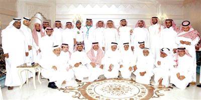 اثنينية الذييب تستضيف نائب رئيس جمعية الكشافة السعودية 