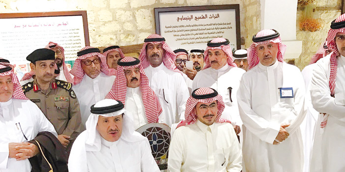  أثناء لقاء الأمير سلطان بعدد من المهتمين بالسياحة والتراث