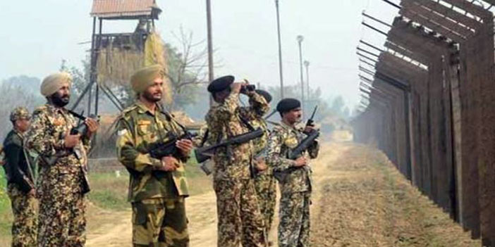 القوات الهندية والباكستانية تتبادل إطلاق النار في كشمير 