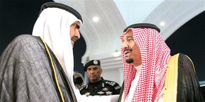 خادم الحرمين عزى القيادة القطرية في وفاة الشيخ خليفة بن حمد آل ثاني 
