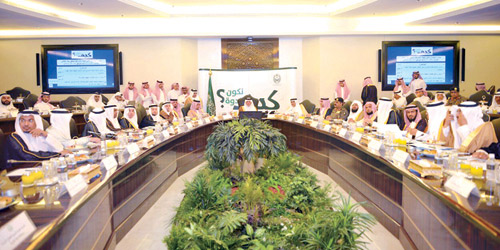  أمير مكة خلال اجتماع لجنة الملتقى