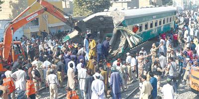 21 قتيلا في تصادم قطارين بكراتشي 