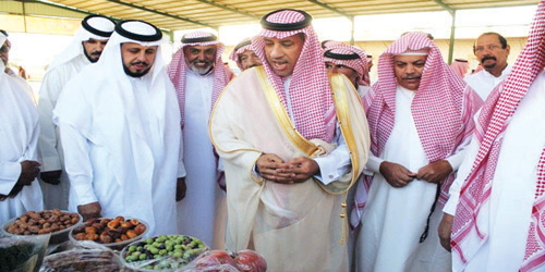  محافظ بقعاء خلال افتتاح مهرجان الحلوة