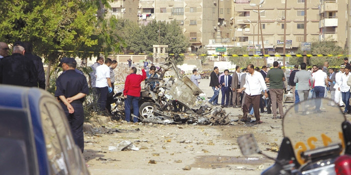  الأمن المصري يباشر موقع الانفجار بمدينة نصر