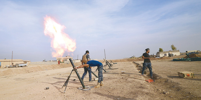  قوات الجيش العراقي تطلق صواريخ الهاون على داعش جنوب الموصل
