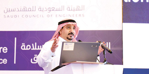  د.محمد الفالح متحدثًا في مؤتمر السلامة السادس بالدمام