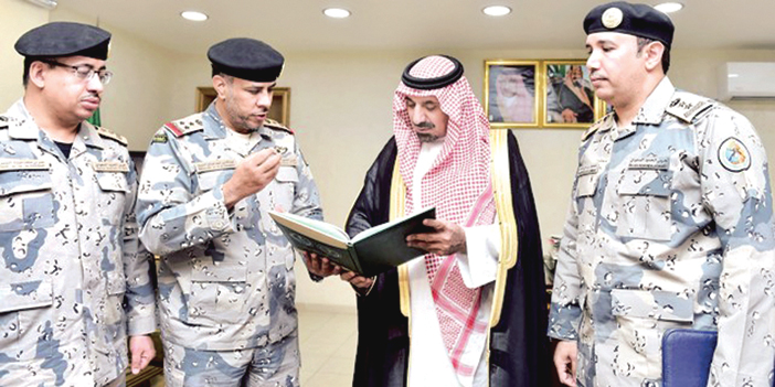  الأمير جلوي بن عبدالعزيز يستلم التقرير السنوي لإنجازات حرس الحدود