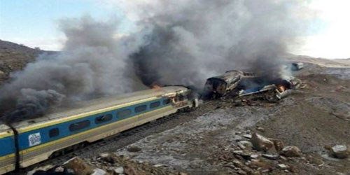 مقتل 44 في تصادم قطارين بإيران 