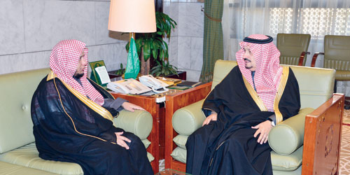   أمير منطقة الرياض يستقبل رئيس المحكمة العامة