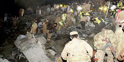 مقتل 48 شخصاً في تحطم طائرة باكستانية 