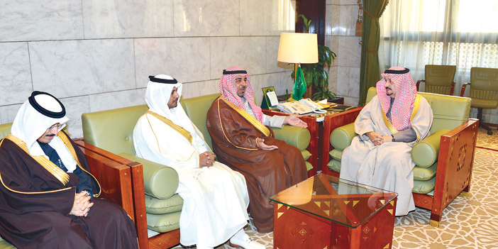  أمير منطقة الرياض يستقبل رئيس مجلس الغرف السعودية