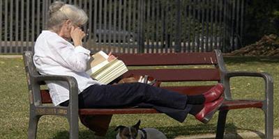 الأميركيون الأكبر سناً الأكثر فقراً.. أقل قراءة 