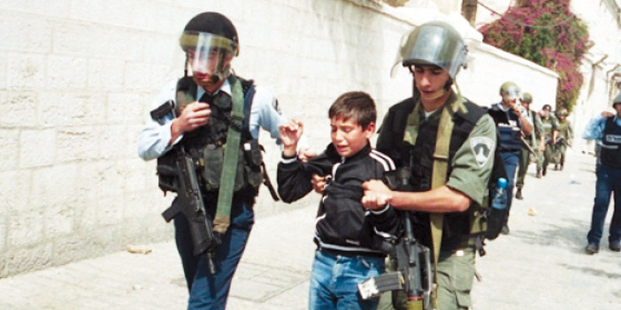 قوات الاحتلال تواصل اعتقالاتها للشباب الفلسطيني