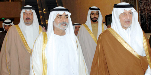   الأمير خالد الفيصل والشيخ نهيان بن مبارك لحظة وصولهما مقر الحفل