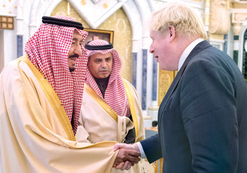  لقطات من استقبال خادم الحرمين الشريفين لوزير الخارجية البريطاني